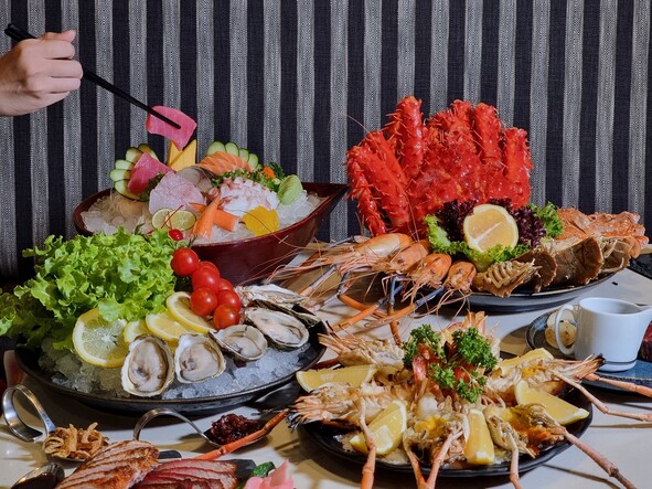 International Buffet & Seafood at Chatuchak Café